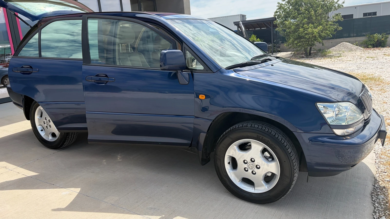 Lexus RX 300 3.0i, снимка 3 - Автомобили и джипове - 54619315