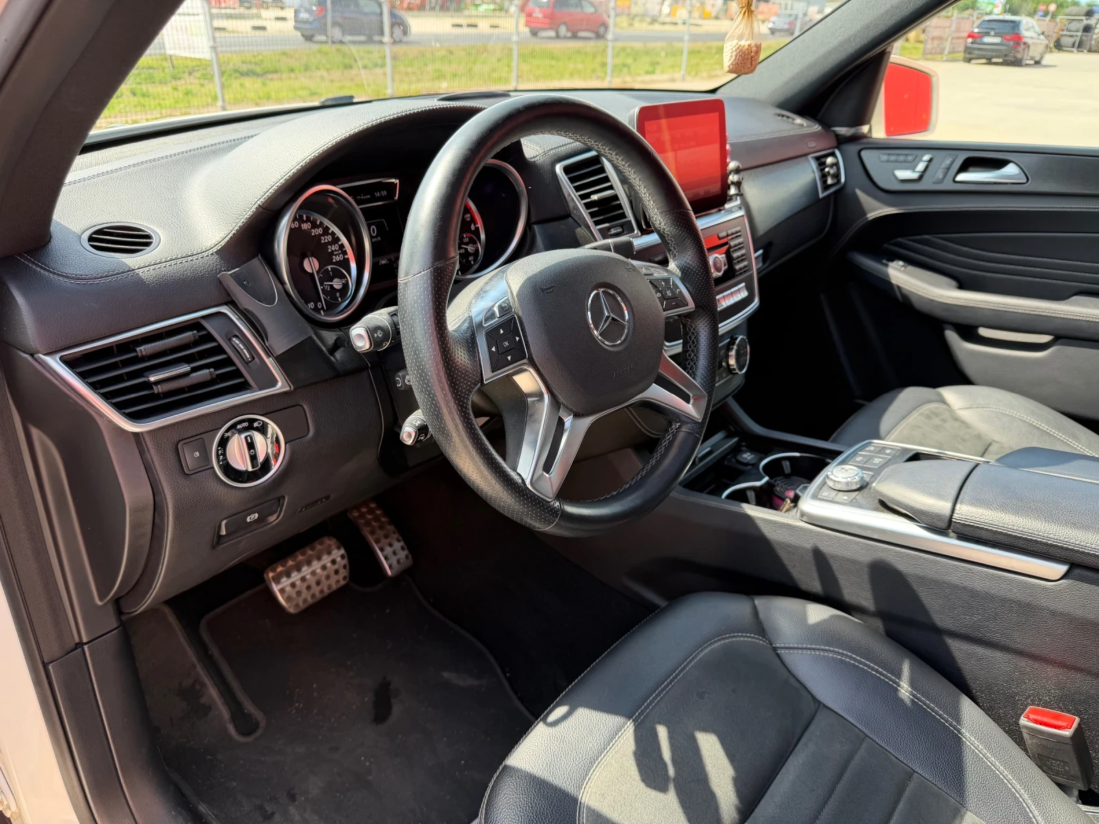Mercedes-Benz ML 350 AMG / DISTRONIC / 360 KAMERI / KEYLESS GO / PANORA, снимка 12 - Автомобили и джипове - 55213481