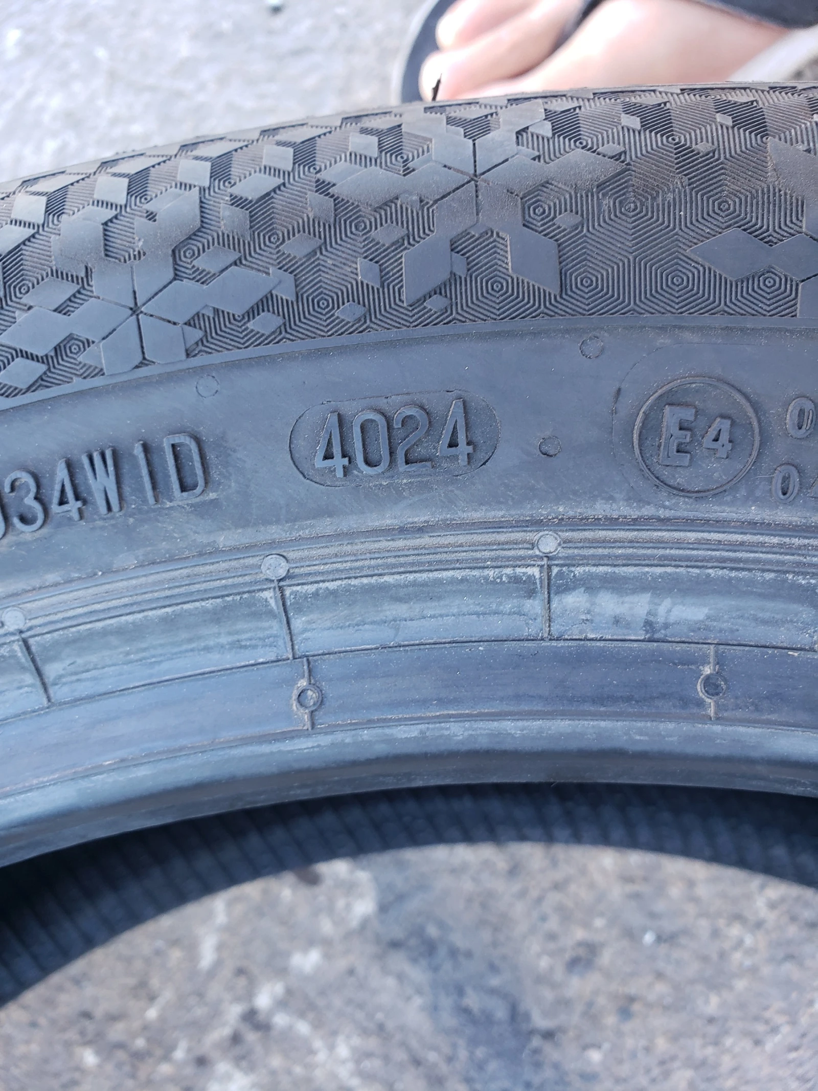 Гуми Зимни 195/55R18, снимка 4 - Гуми и джанти - 55959336