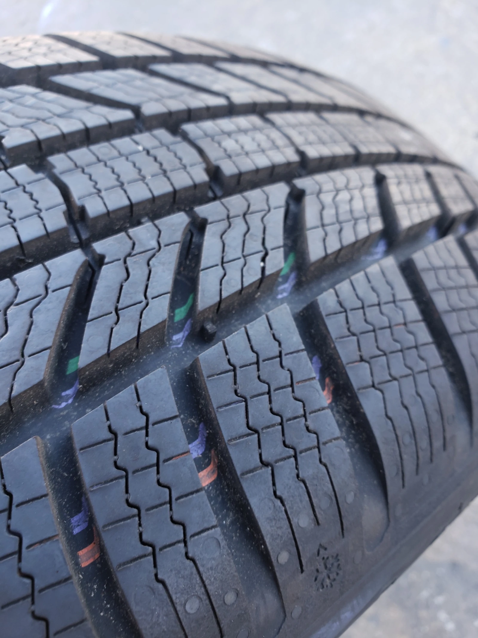 Гуми Зимни 195/55R18, снимка 5 - Гуми и джанти - 55959336