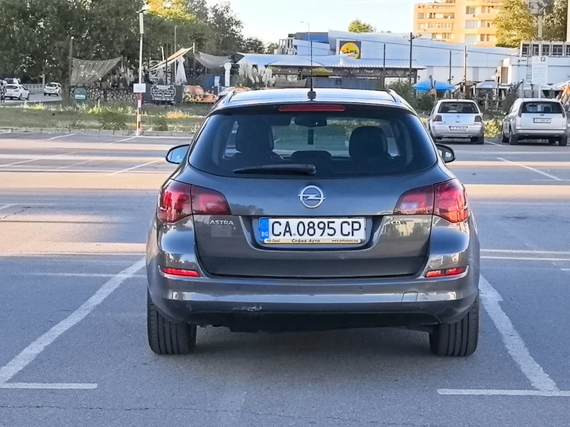 Opel Astra 1.7 CDTI Sports Tourer 125 к.с , снимка 4 - Автомобили и джипове - 47441944