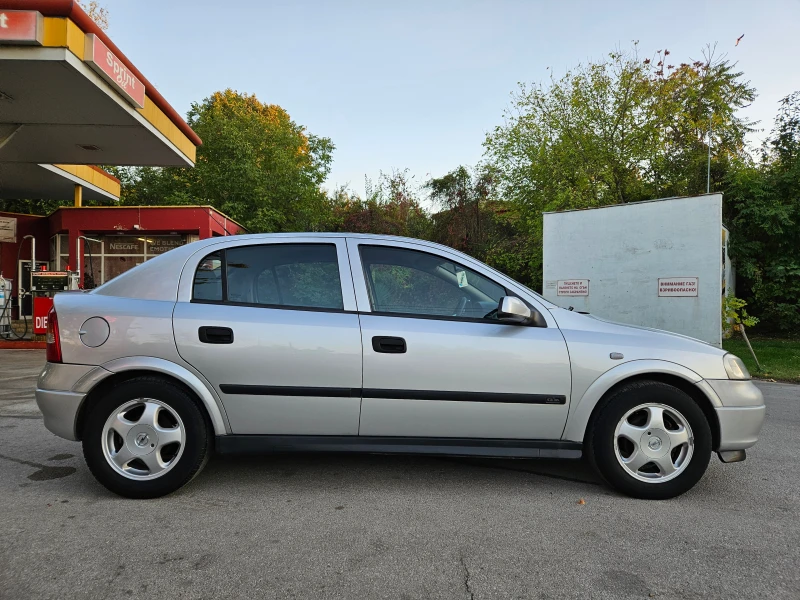 Opel Astra 1.6, 84к.с., като нова!, снимка 4 - Автомобили и джипове - 47584449