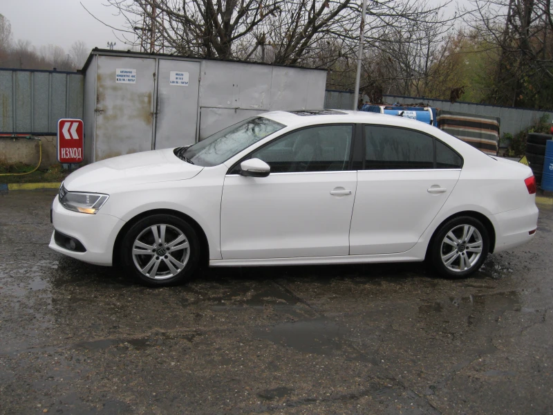 VW Jetta  2.0 140 кс  КОЖЕН САЛОН , снимка 4 - Автомобили и джипове - 47964127