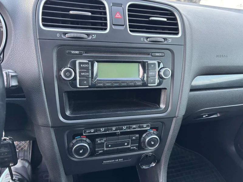 VW Golf 1.6 LPG, снимка 13 - Автомобили и джипове - 49483268