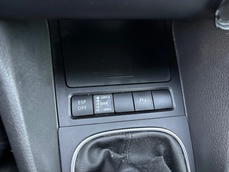 VW Golf 1.6 LPG, снимка 12 - Автомобили и джипове - 49483268