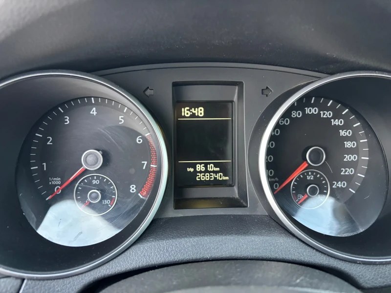 VW Golf 1.6 LPG, снимка 11 - Автомобили и джипове - 49483268