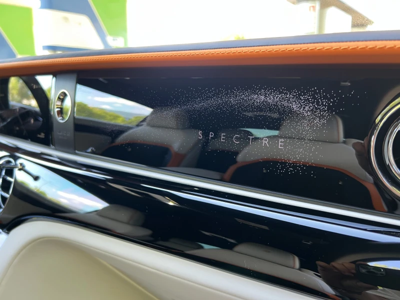 Rolls-Royce Spectre /SHOOTING STAR/STARLIGH/BESPOKE/HEAD UP/360/FASCIA, снимка 14 - Автомобили и джипове - 50909329