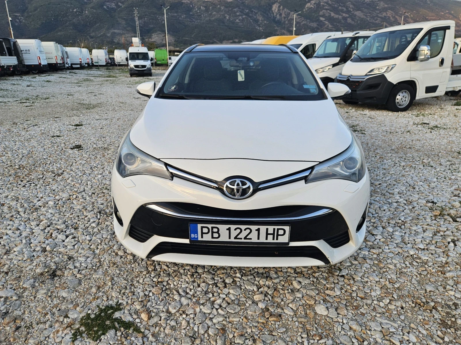 Toyota Avensis 2.0 D4-D, Панорама, Нави  - изображение 8