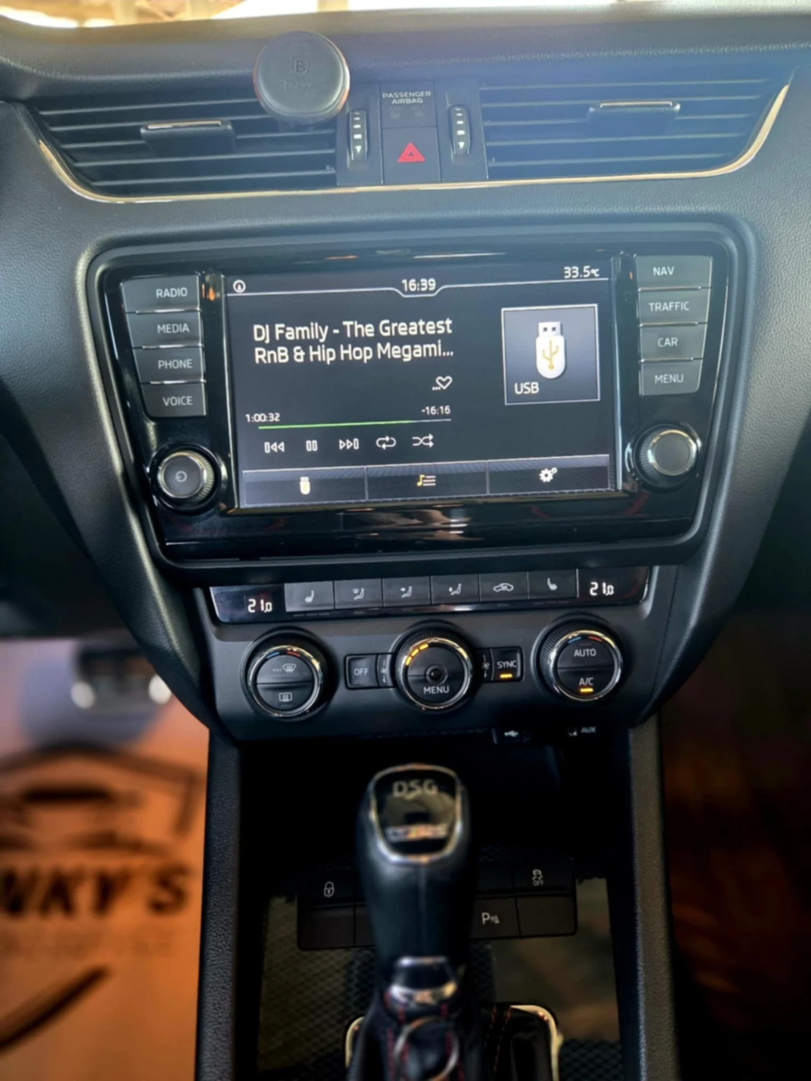 Skoda Octavia * VRS* PANORAMA* DIS* ADAPTIVE  LIGHT * LINEASSIST - изображение 8