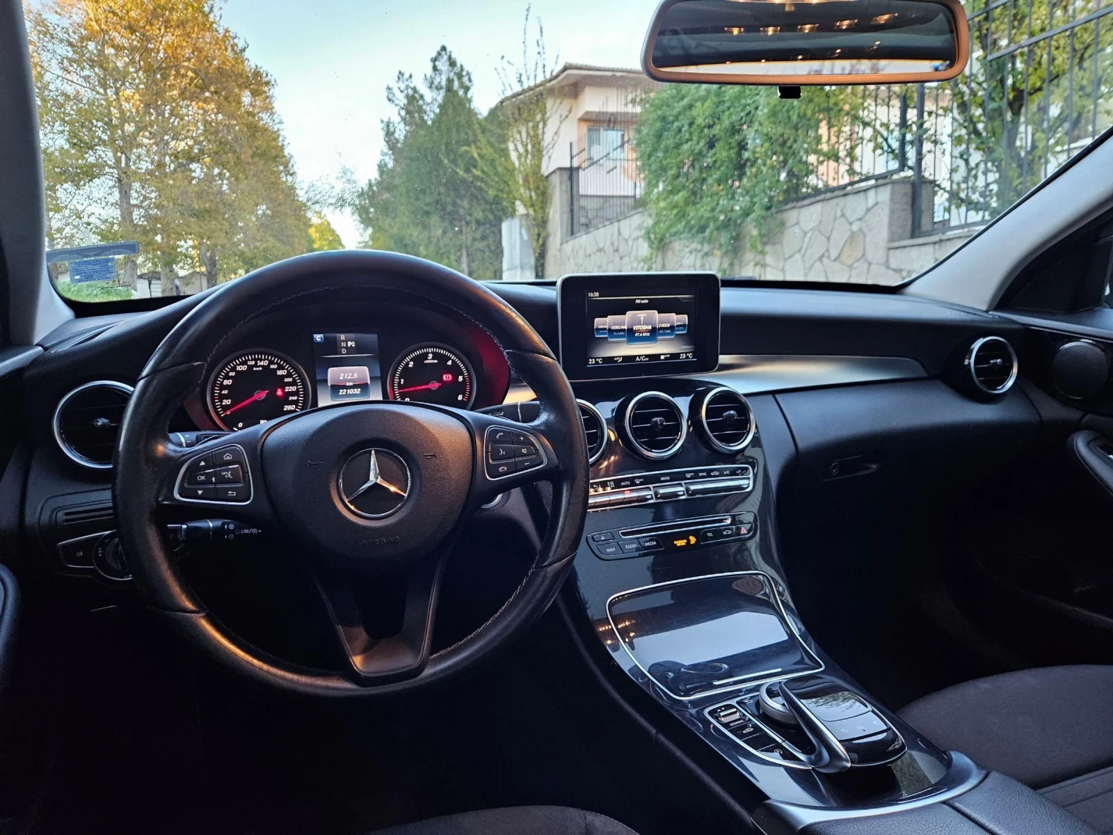 Mercedes-Benz C 220 4-MATIC /AIRMATIC/PANORAMA/7G-TRONIC PLUS/F1 | Mobile.bg   10