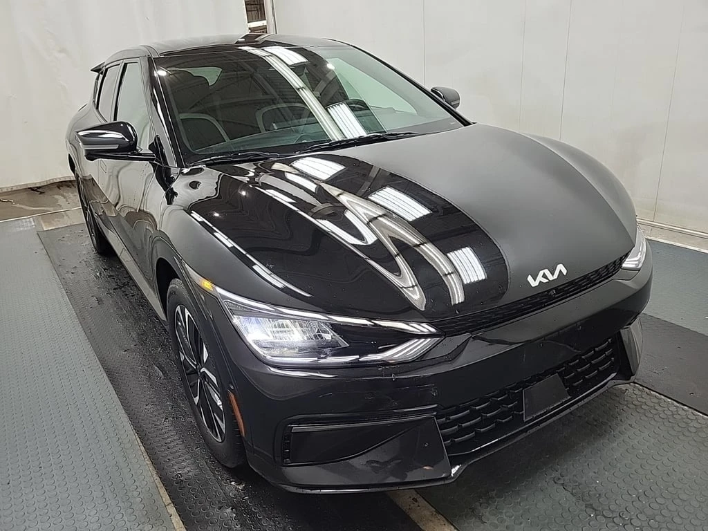 Kia EV6 * LAND W/GT LINE PKG * CARFAX * БЕЗ ПЪРВОНАЧАЛНА В - изображение 3