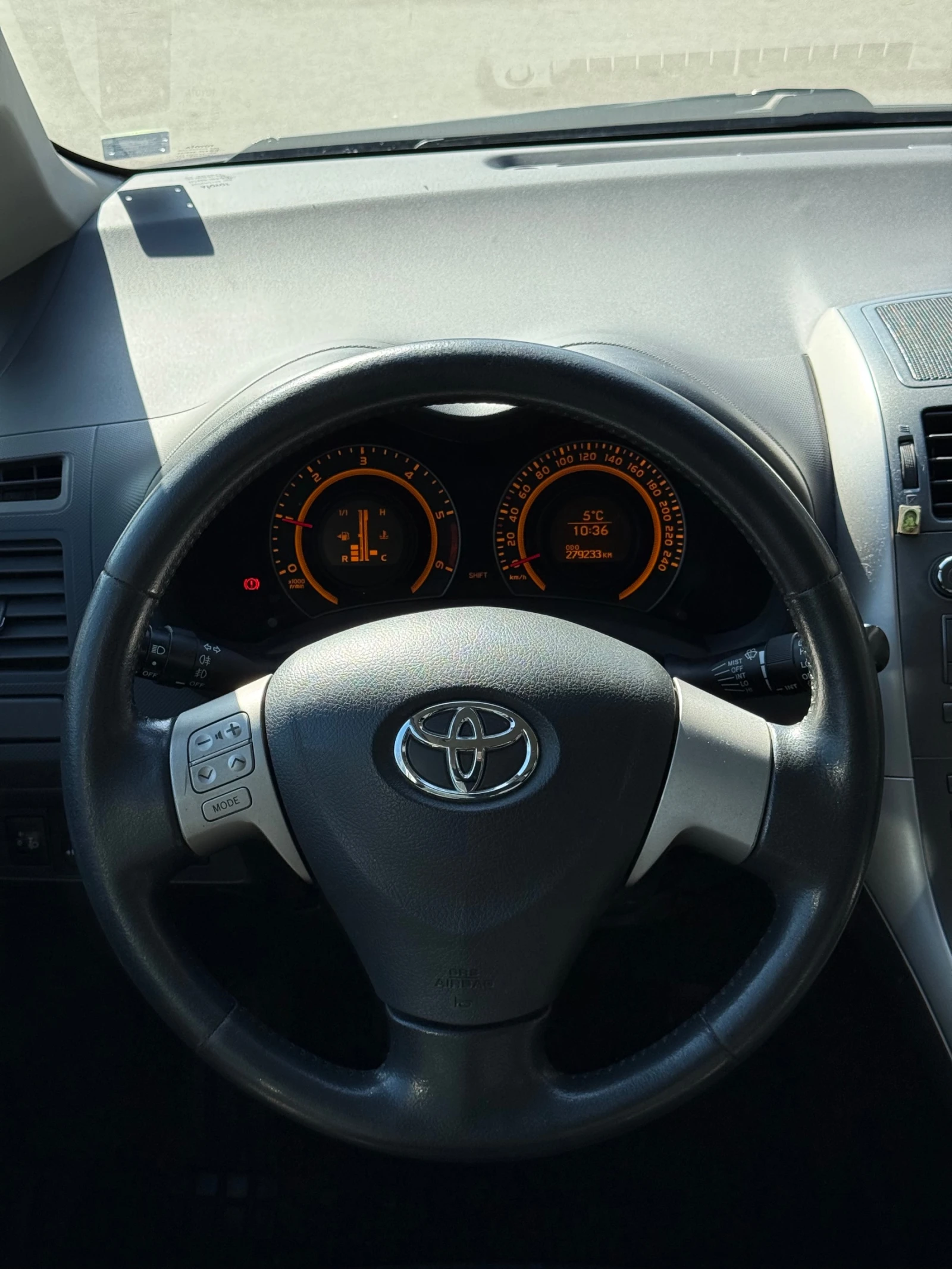 Toyota Auris 2.0 D4D, снимка 10 - Автомобили и джипове - 53896077