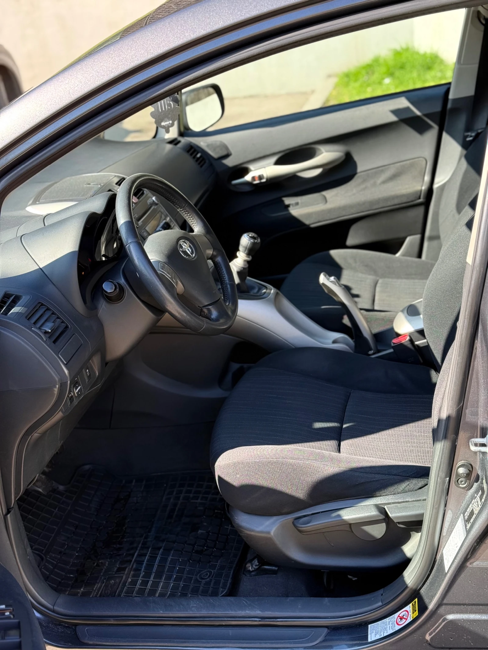 Toyota Auris 2.0 D4D, снимка 7 - Автомобили и джипове - 53896077