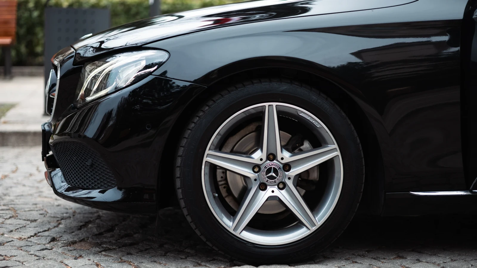 Mercedes-Benz E 220 AMG Line , снимка 4 - Автомобили и джипове - 53949180