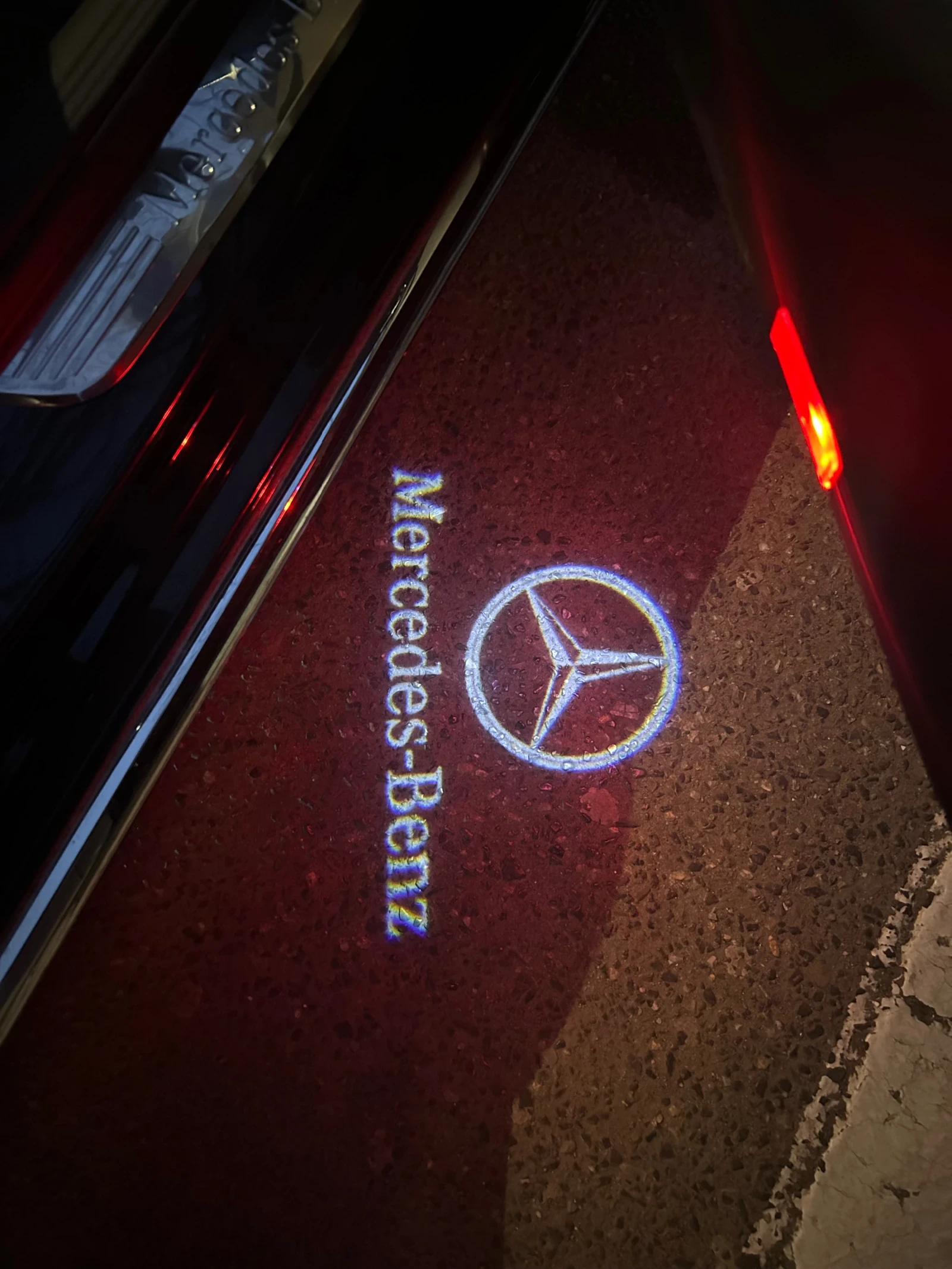 Mercedes-Benz E 220 AMG Line , снимка 11 - Автомобили и джипове - 53949180