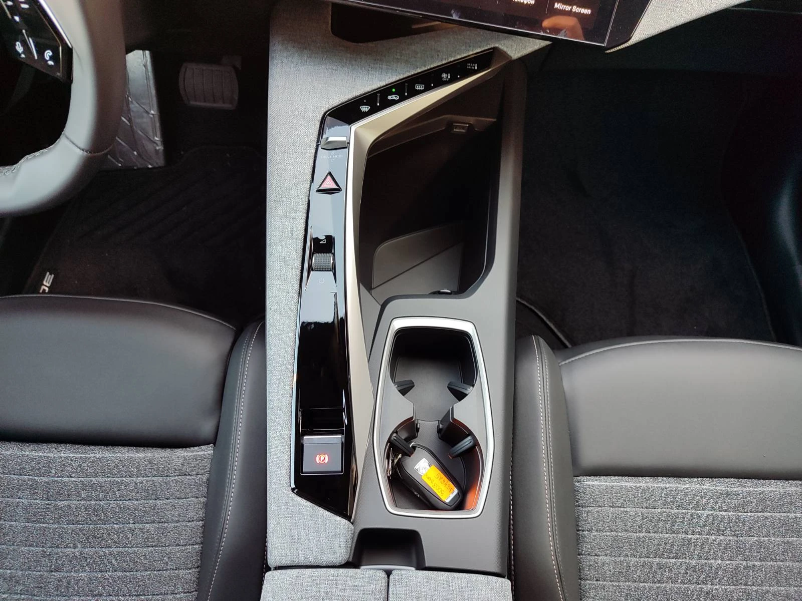 Peugeot 3008 ALLURE HYBRID 145 48V e-DCS6 EURO 6.4, снимка 13 - Автомобили и джипове - 54350034