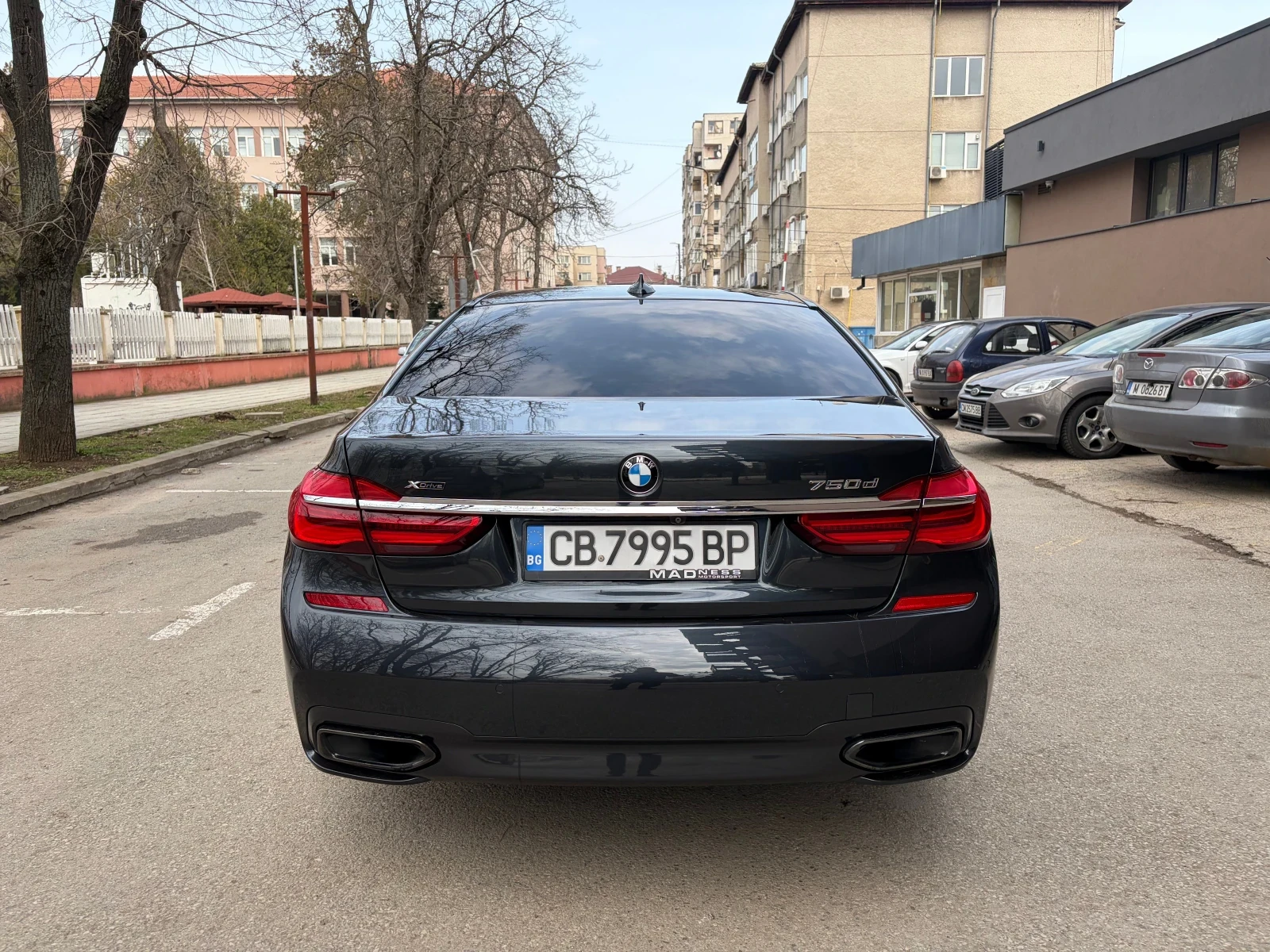 BMW 750 M-sport/Laser, снимка 6 - Автомобили и джипове - 54651145
