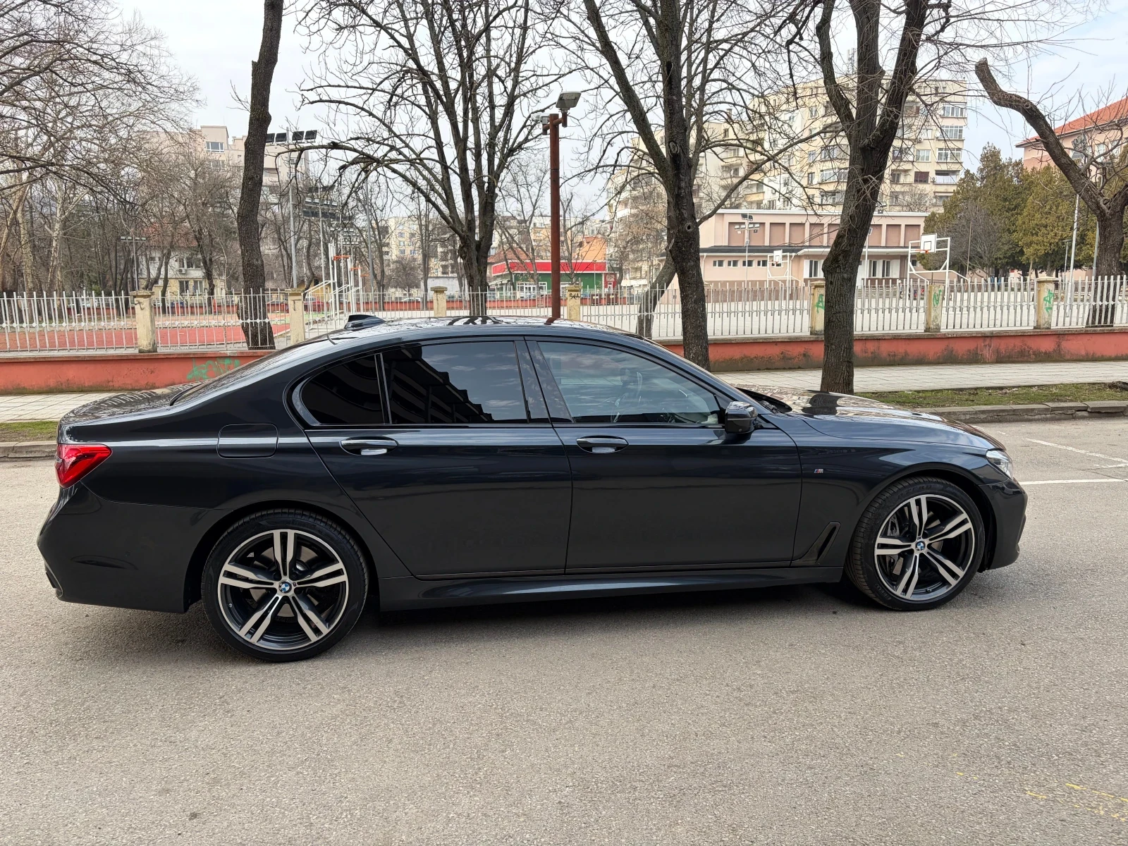 BMW 750 M-sport/Laser, снимка 5 - Автомобили и джипове - 54651145
