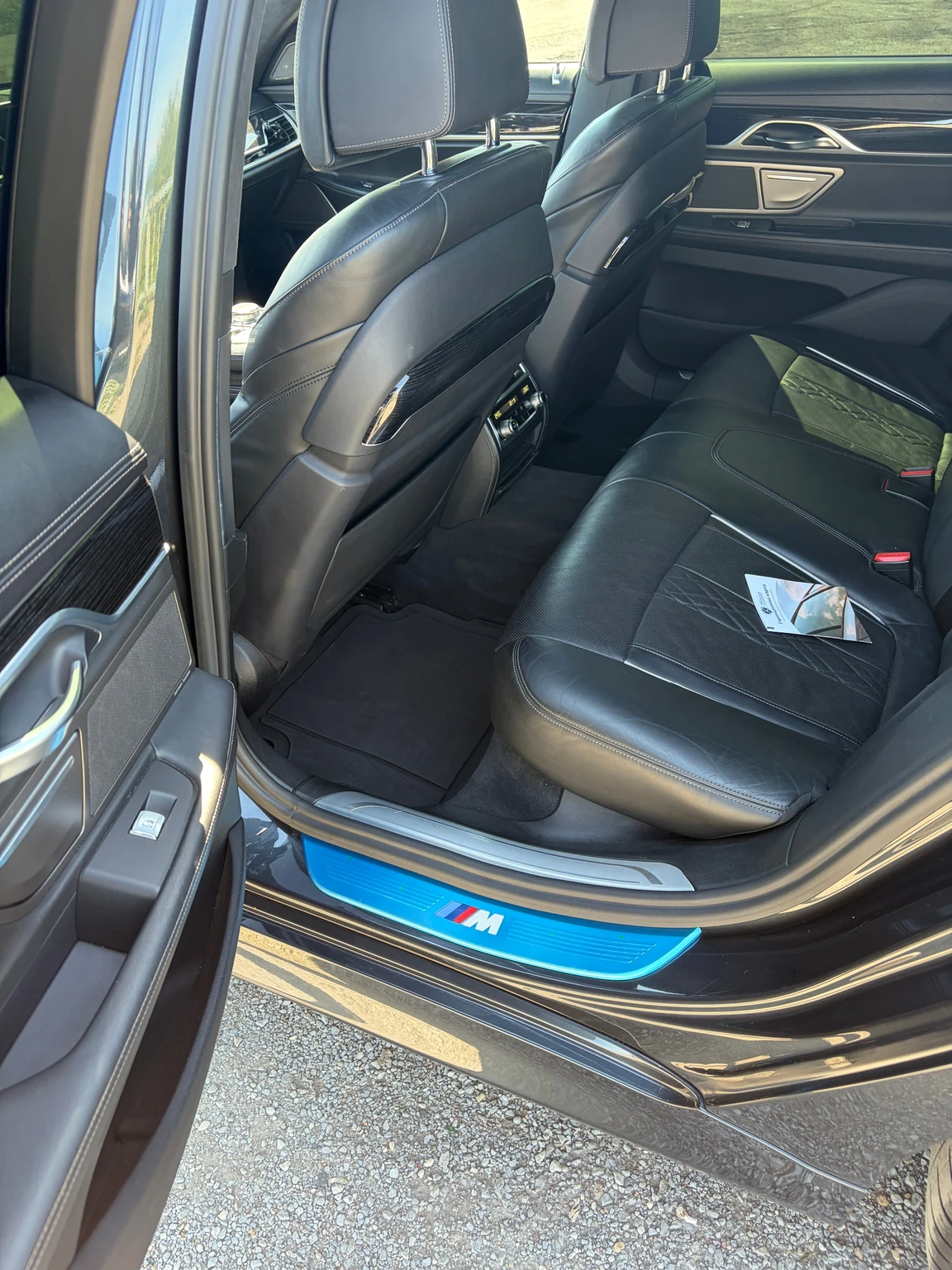 BMW 750 M-sport/Laser, снимка 13 - Автомобили и джипове - 54651145