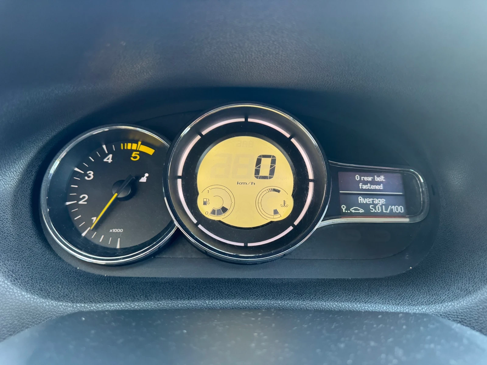 Renault Megane 1.5dCi 90 кс, снимка 9 - Автомобили и джипове - 55960954