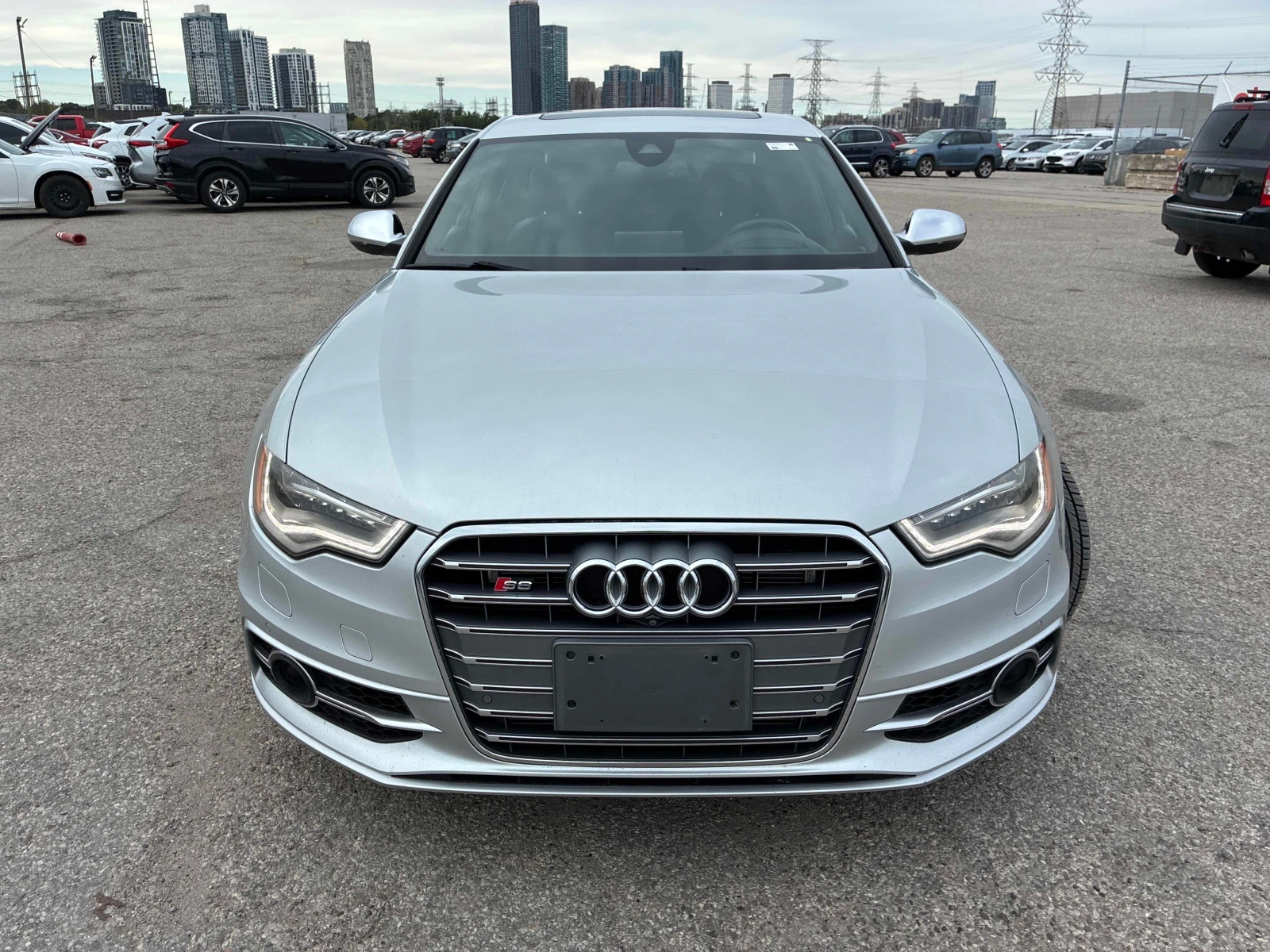 Audi S6  4dr Sdn / CARFAX / DISTRONIC / 360 / ОБДУХВАНЕ , снимка 2 - Автомобили и джипове - 56071571