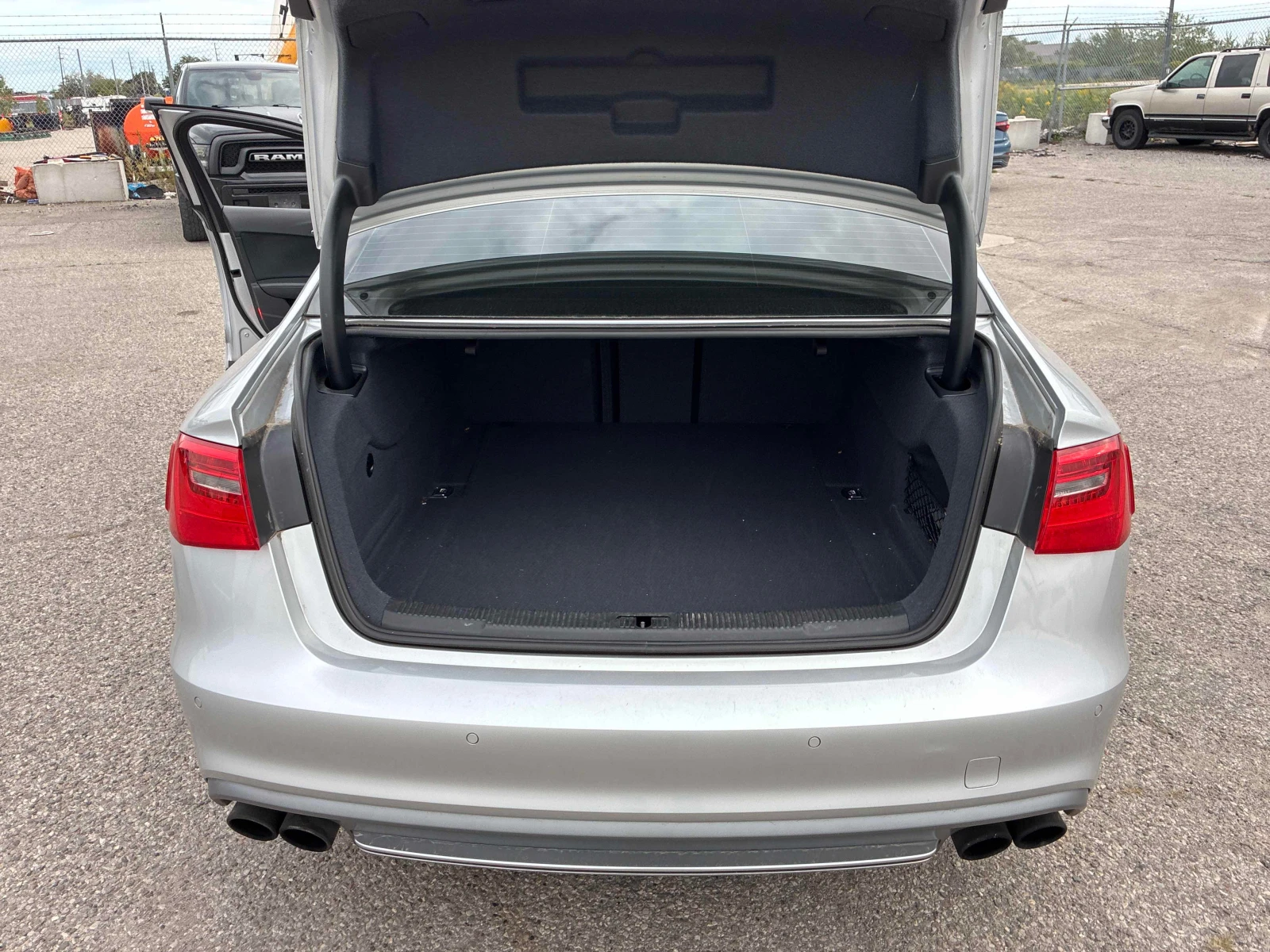 Audi S6  4dr Sdn / CARFAX / DISTRONIC / 360 / ОБДУХВАНЕ , снимка 6 - Автомобили и джипове - 56071571