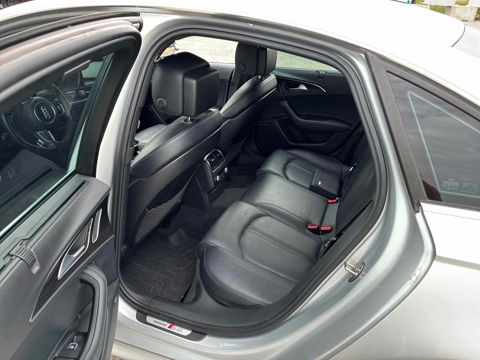 Audi S6  4dr Sdn / CARFAX / DISTRONIC / 360 / ОБДУХВАНЕ , снимка 12 - Автомобили и джипове - 56071571