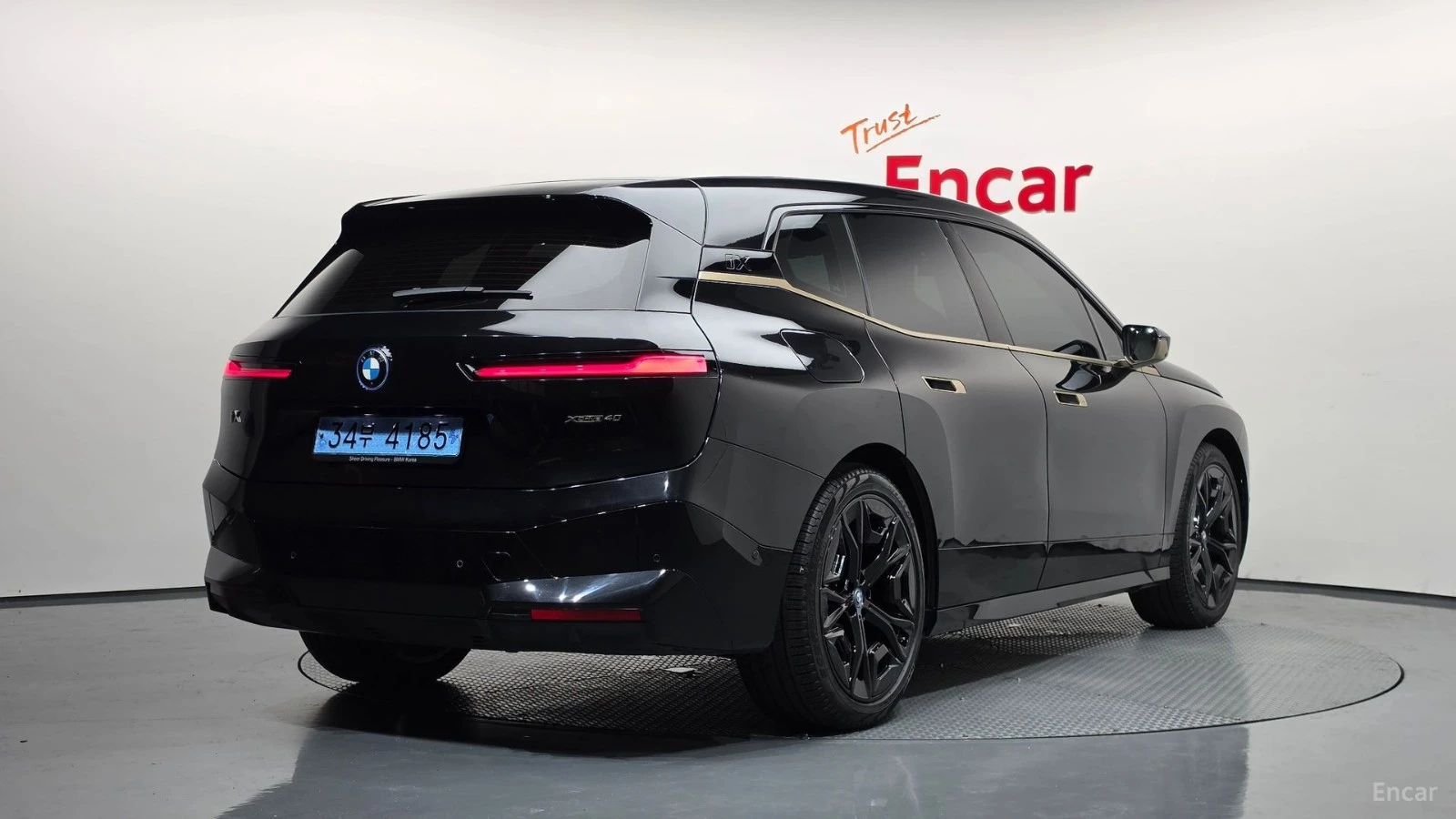 BMW iX xDRIVE40 FIRST EDITION| 326HP| PANO| HUD| 360| HK, снимка 2 - Автомобили и джипове - 56114233