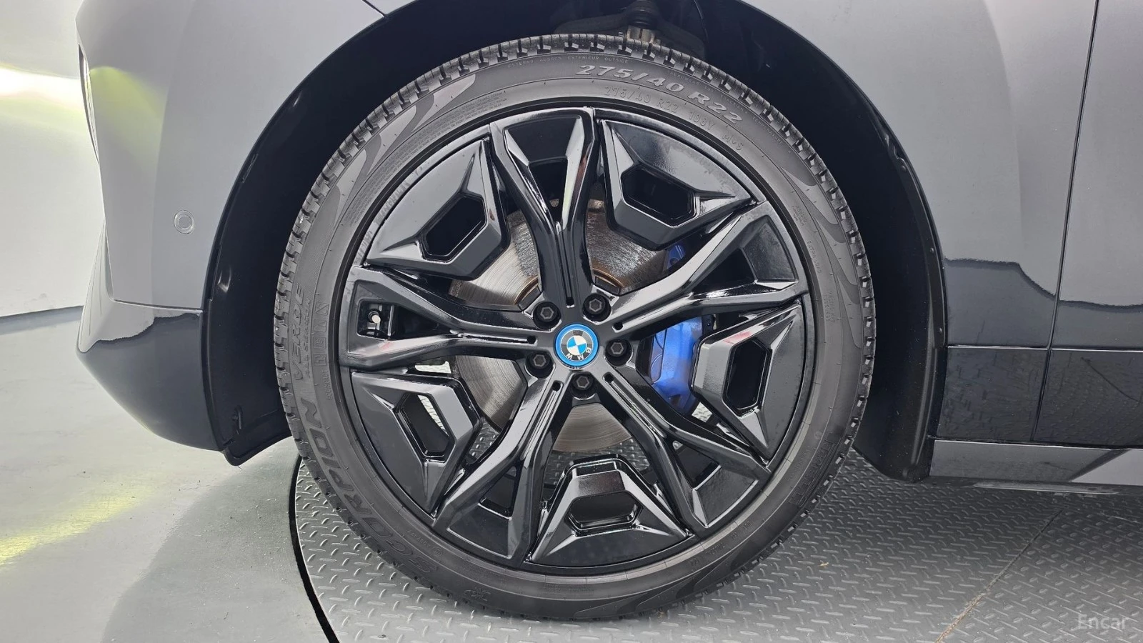 BMW iX xDRIVE40 FIRST EDITION| 326HP| PANO| HUD| 360| HK, снимка 5 - Автомобили и джипове - 56114233