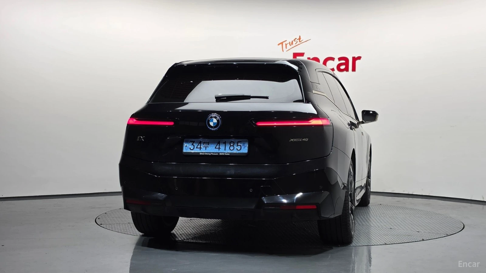 BMW iX xDRIVE40 FIRST EDITION| 326HP| PANO| HUD| 360| HK, снимка 4 - Автомобили и джипове - 56114233