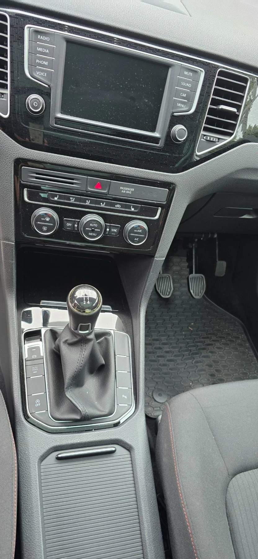 VW Golf Учебен 1.6 TDI, снимка 9 - Автомобили и джипове - 56114549