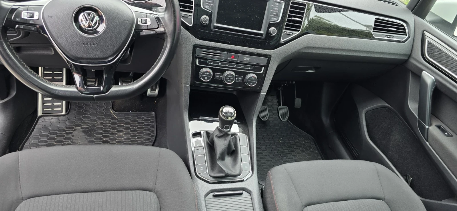 VW Golf Учебен 1.6 TDI, снимка 8 - Автомобили и джипове - 56114549