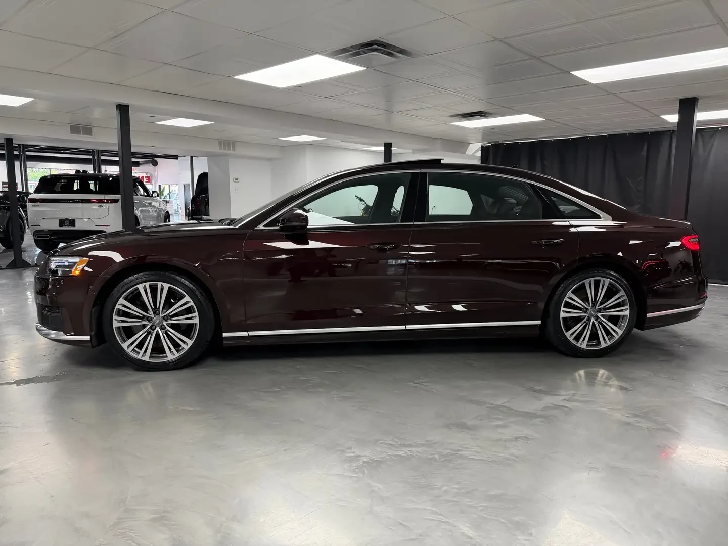 Audi A8 Long/60/SOFT/MATRIX/B&O/ВЪЗДУХ/ОБДУХ/ПАНОРАМА/, снимка 2 - Автомобили и джипове - 56180945