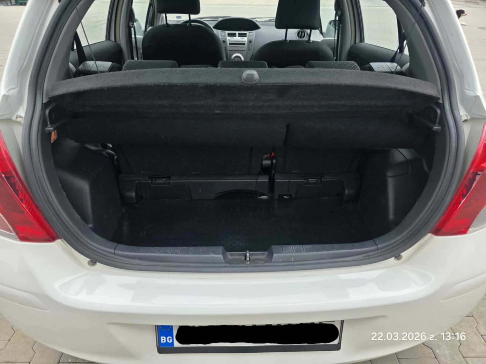 Toyota Yaris 1.33, снимка 8 - Автомобили и джипове - 56616570