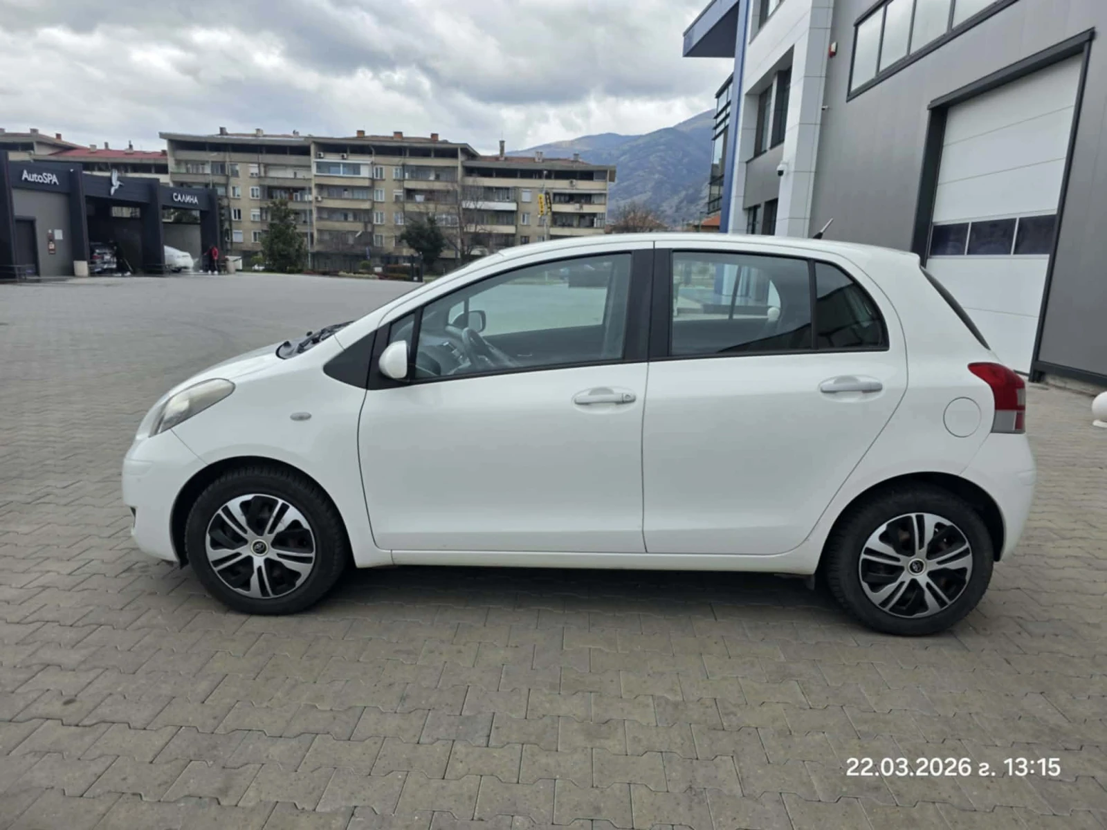 Toyota Yaris 1.33, снимка 4 - Автомобили и джипове - 56616570