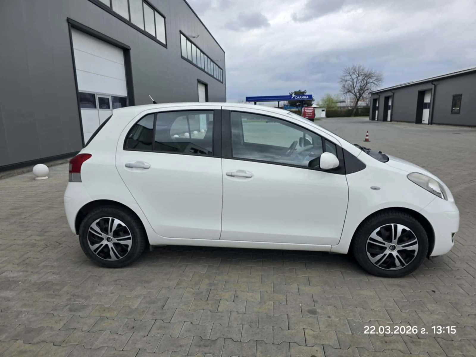 Toyota Yaris 1.33, снимка 2 - Автомобили и джипове - 56616570