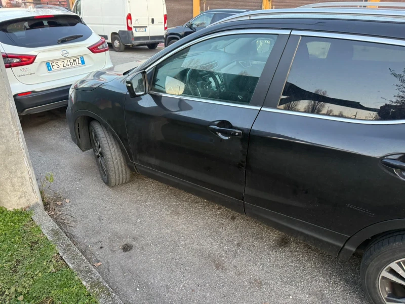 Nissan Qashqai 1.6 dci Avtomat, снимка 4 - Автомобили и джипове - 53290370