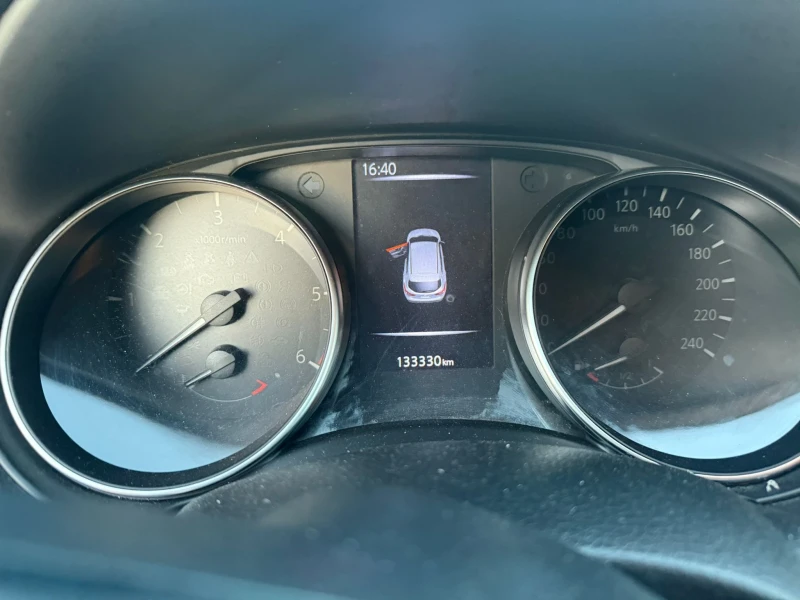 Nissan Qashqai 1.6 dci Avtomat, снимка 9 - Автомобили и джипове - 53290370