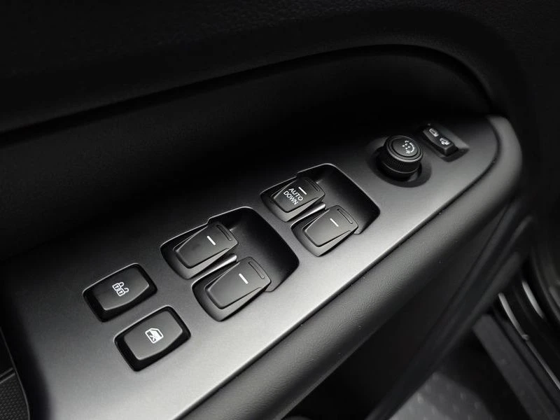 SsangYong Musso 2.0 174950 Automatic КРАЙНА ЦЕНА: 26008 EUR !!!РЕА, снимка 14 - Автомобили и джипове - 55968151