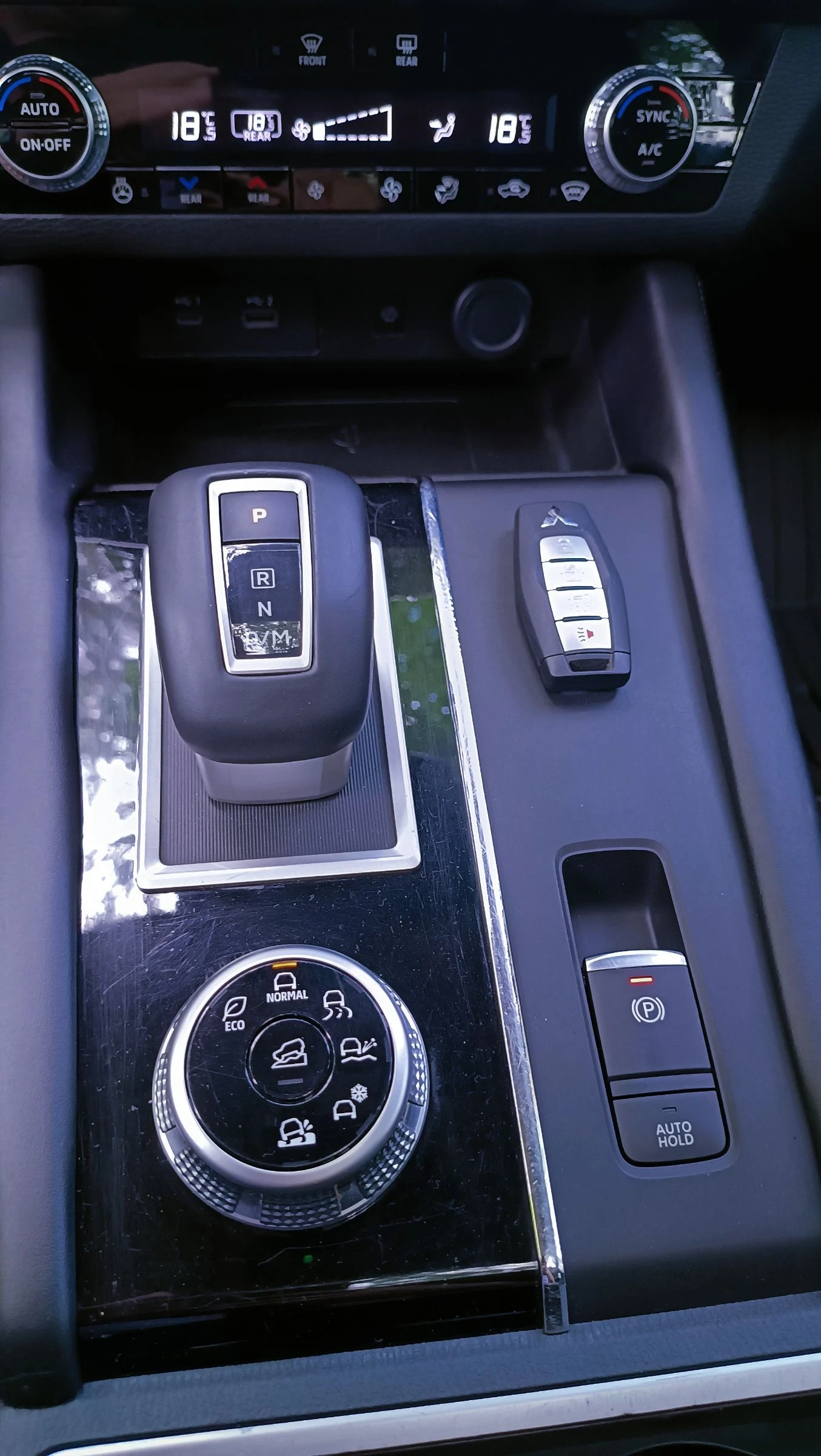 Mitsubishi Outlander 2.5i 4х4 s-Awd Premium LED, снимка 12 - Автомобили и джипове - 54800727