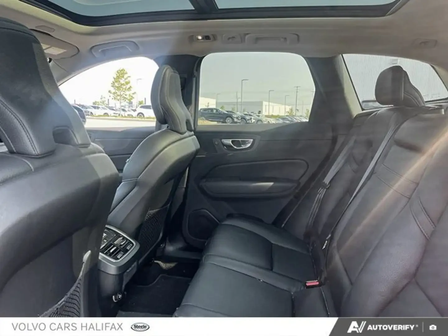 Volvo XC60 T6* MOMENTUM* ДИГИТАЛНО* ТАБЛО* КАМЕРА* МАСАЖ* ДИС, снимка 13 - Автомобили и джипове - 55597977