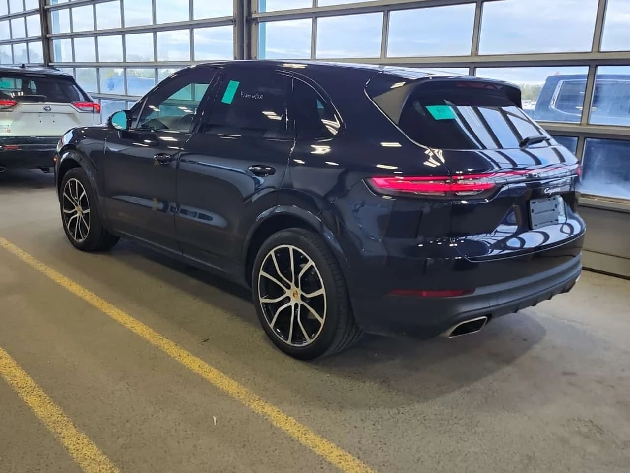 Porsche Cayenne * AWD * АВТОКРЕДИТ * ГЛАВНО ПРЕДСТАВИТЕЛСТВО, снимка 4 - Автомобили и джипове - 56293758