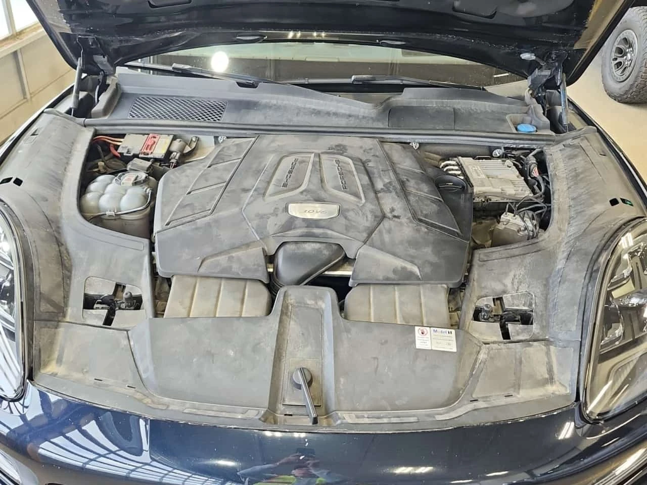 Porsche Cayenne * AWD * АВТОКРЕДИТ * ГЛАВНО ПРЕДСТАВИТЕЛСТВО, снимка 15 - Автомобили и джипове - 56293758