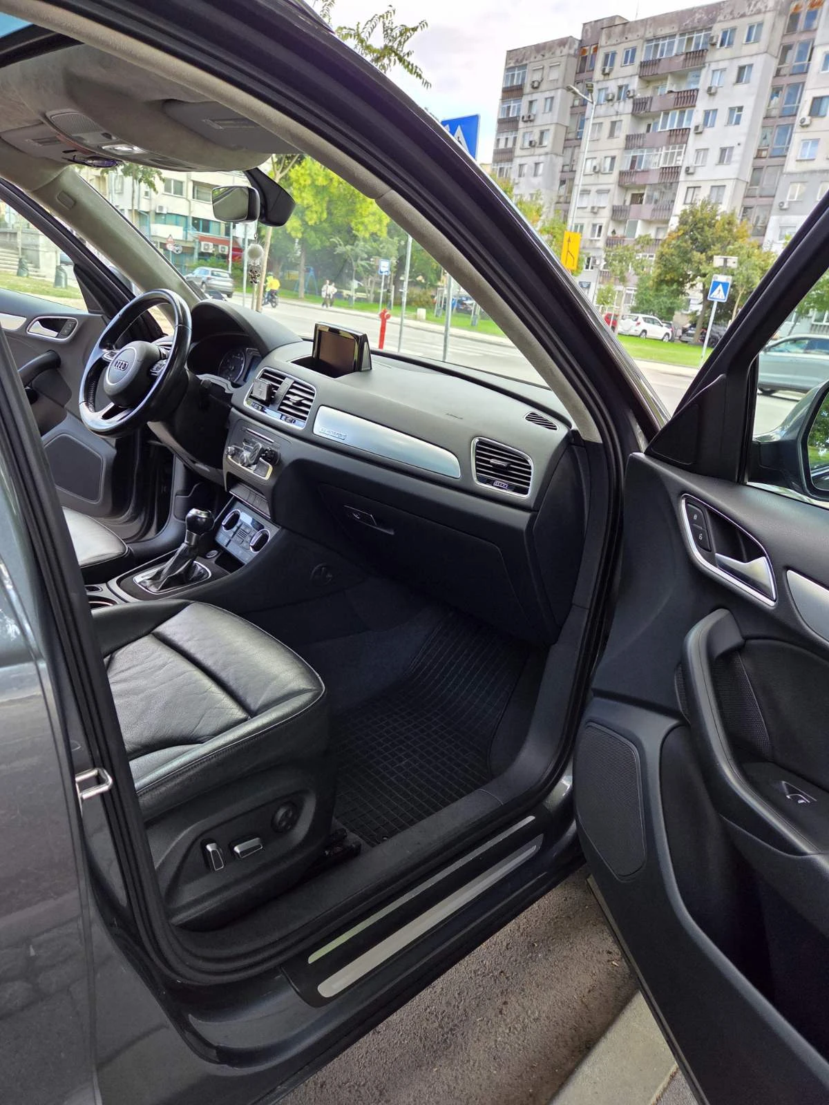 Audi Q3 TFSI, снимка 5 - Автомобили и джипове - 56324574