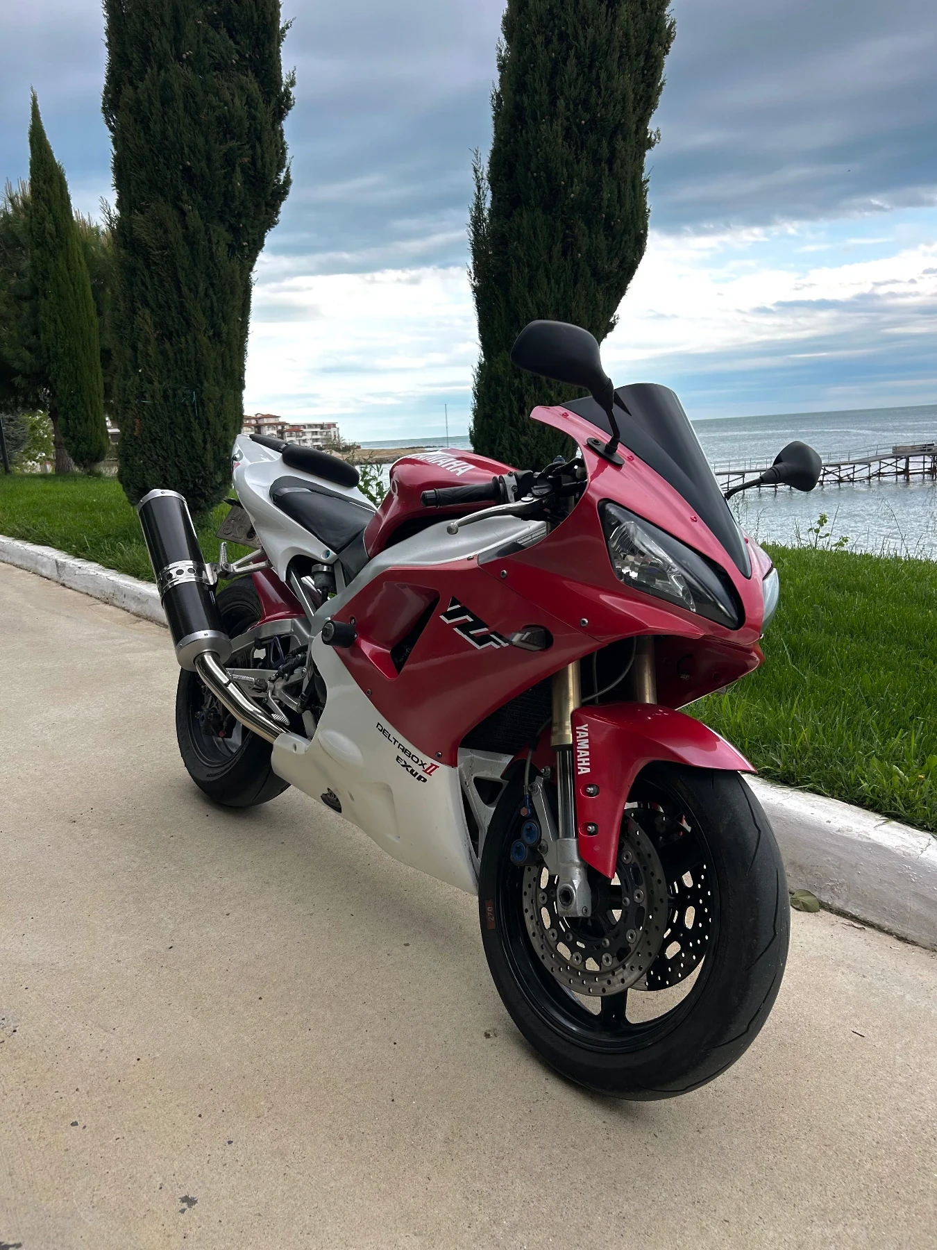Yamaha YZF-R1