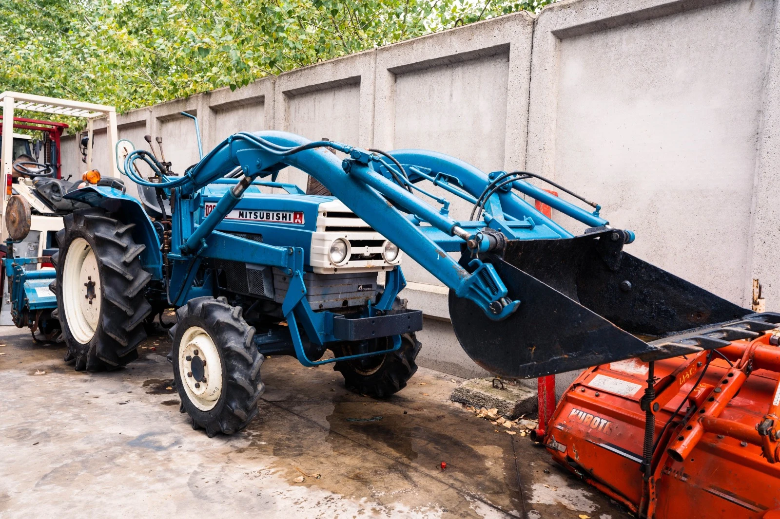 Трактор Mitsubishi D2050/FL, снимка 1