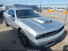     Dodge Challenger R/T 5.7 V8 372hp *   