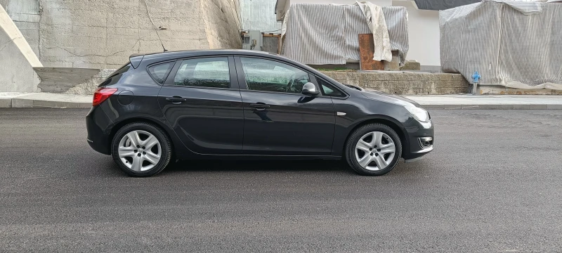 Opel Astra Astra J Restyling LPG, снимка 3 - Автомобили и джипове - 49545313