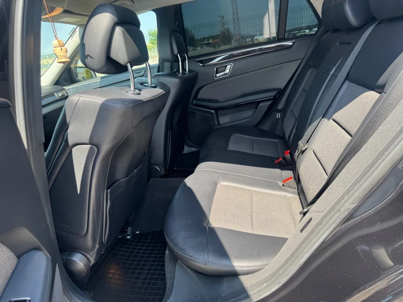 Mercedes-Benz E 350 4Matic, снимка 14 - Автомобили и джипове - 51470356