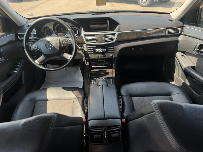 Mercedes-Benz E 350 4Matic, снимка 15 - Автомобили и джипове - 51470356